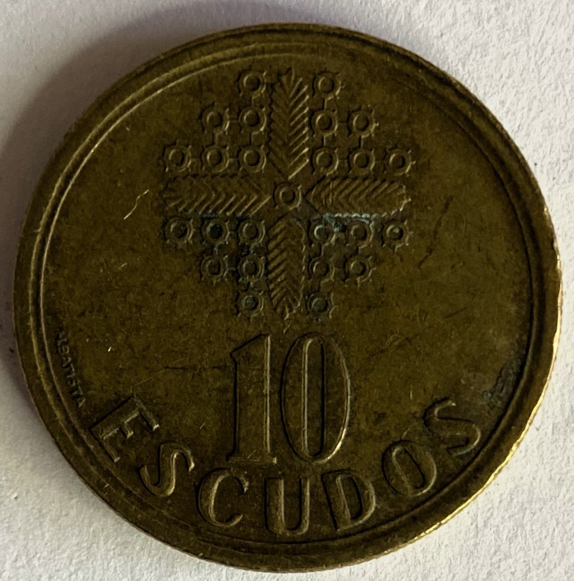 Иностранная монета 10 Эскудо Португалия 1997 год