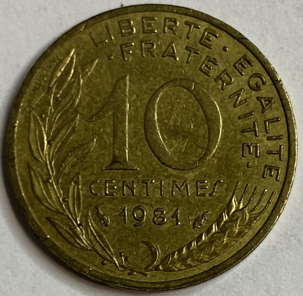 Иностранная монета 10 сантимов Франция 1981 год