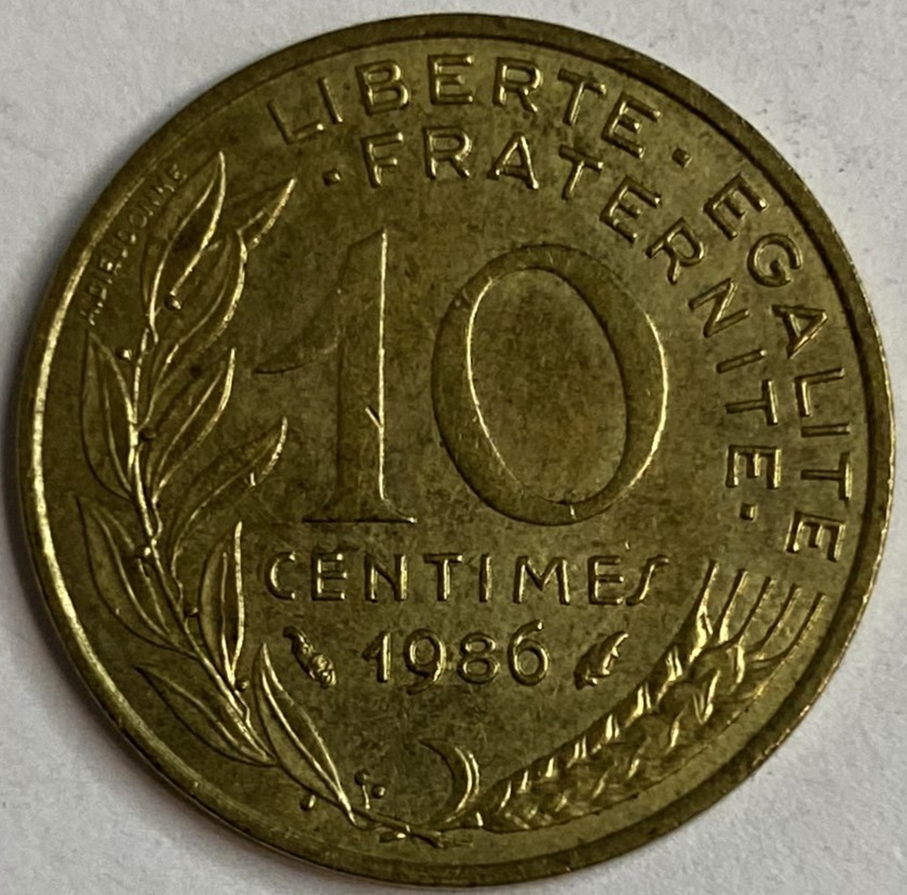 Иностранная монета 10 сантимов Франция 1986 год