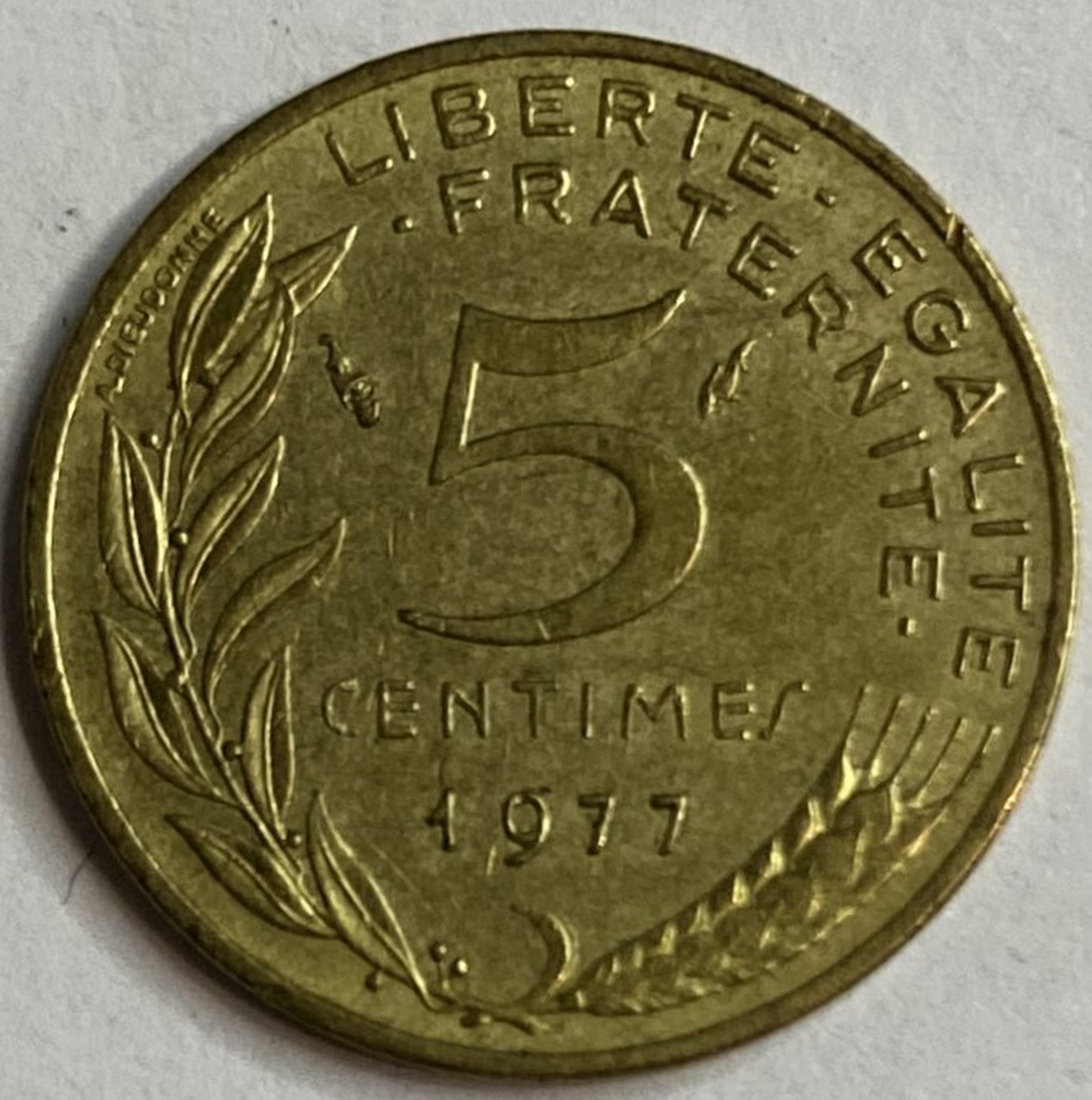 Иностранная монета Франция 5 сантимов 1977 год