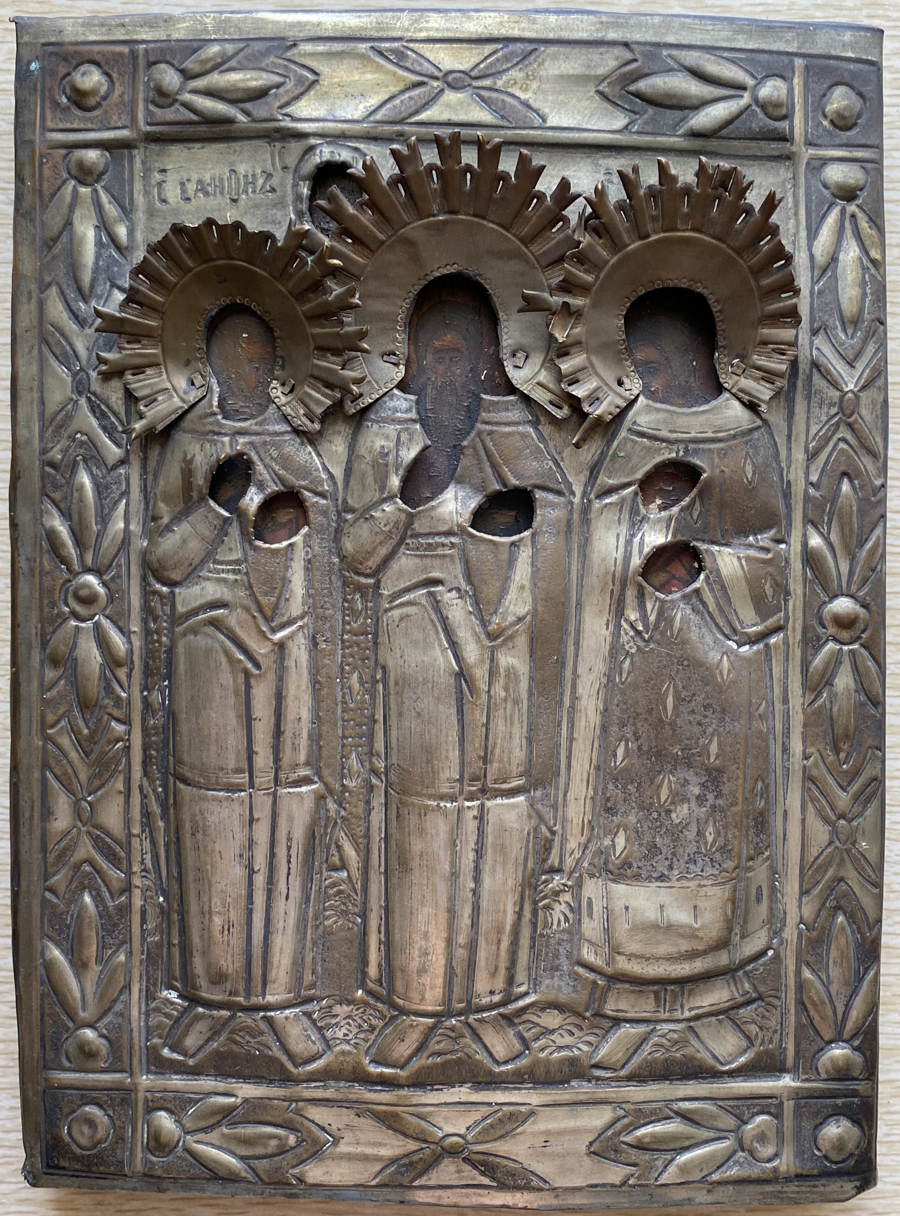 Антикварная икона Гурий Самон и Авив покровители Семейного Благополучия 19 век кованый оклад