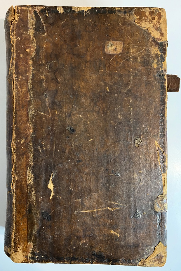Старинная книга в кожаном переплете Златоуст Почаевская Типография 1857 год 19 век