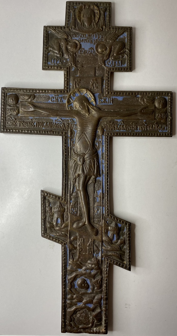 Крест Распятие №2 размер 37,5*19,5 см - обратная сторона с цветами меднолитая пластика