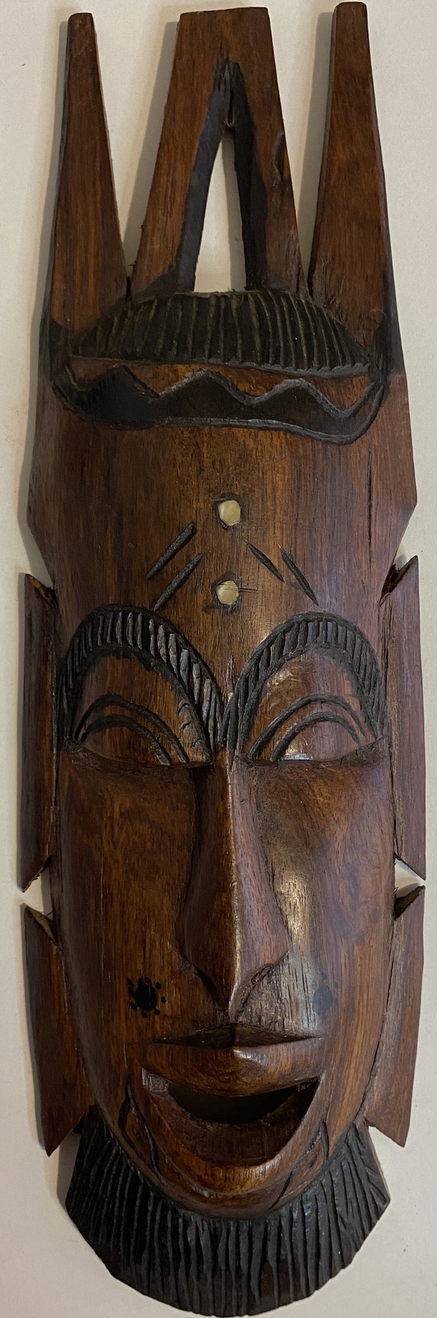 Антикварная резная маска воина красное дерево Африка Камерун середина 20 века кость