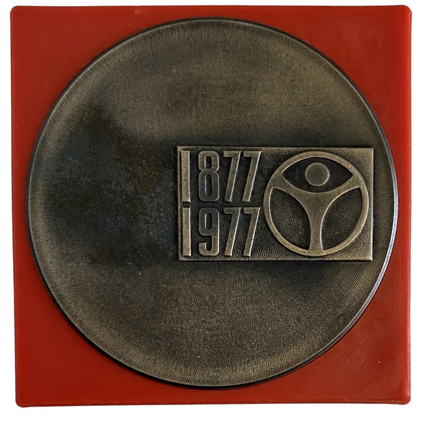 Настояльная медаль советская СССР 100 лет заводу хронотрон Ленинград 1977 год