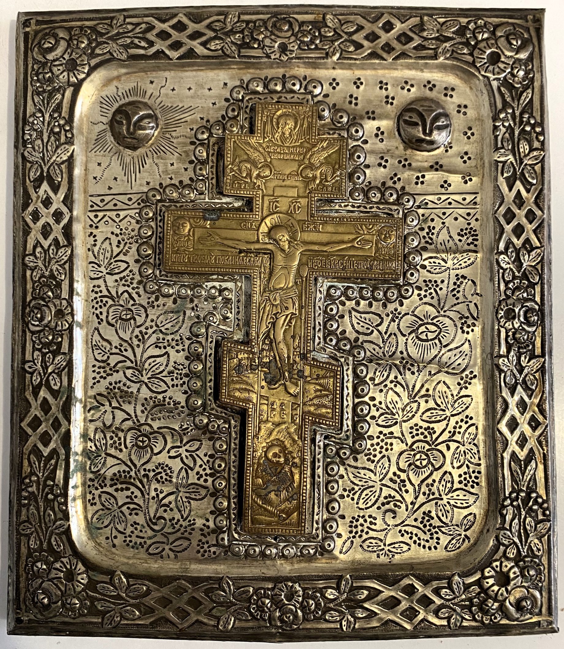 Икона распятие Христово латунный оклад и крест глубокое серебрение 19 век
